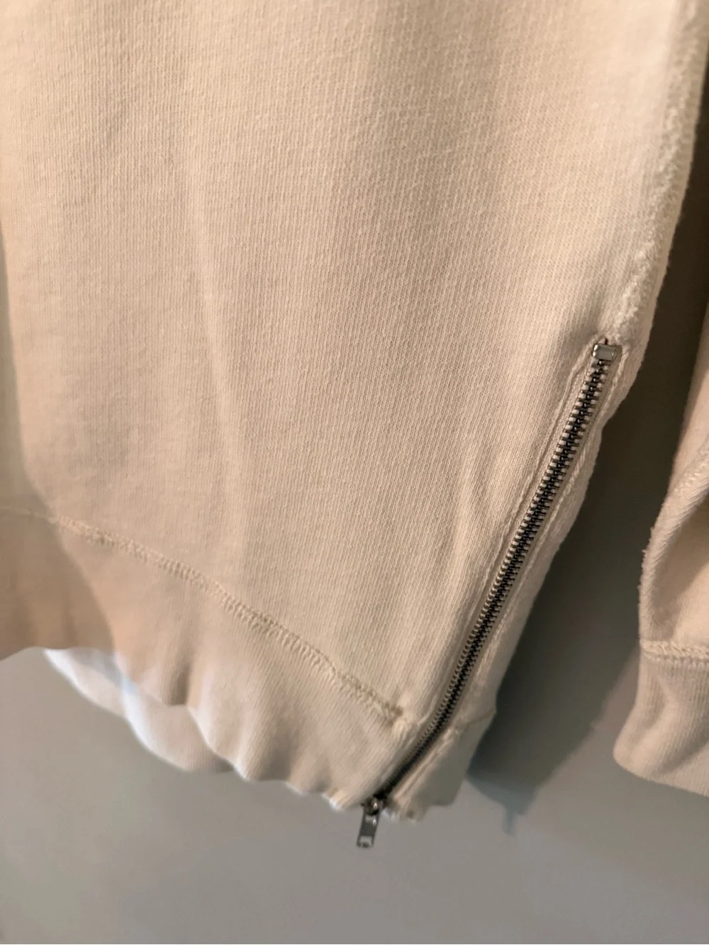 J crew cream crew neck sweatshirt. Cream color. Size xxs. Zippers on side